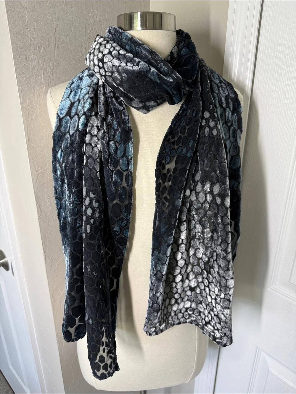 Kevin O’Brien Studio gray velvet burnout geometric/ animal print scarf